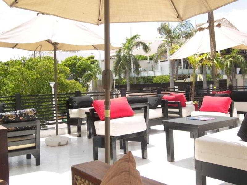 Partyholic Hotel Playa del Carmen Exterior photo