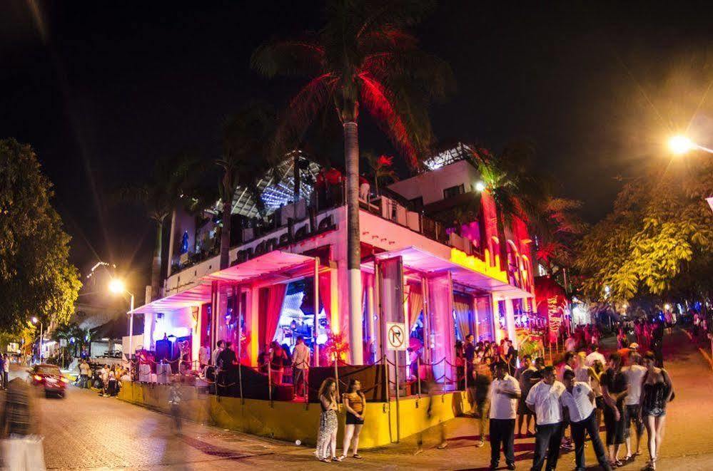 Partyholic Hotel Playa del Carmen Exterior photo